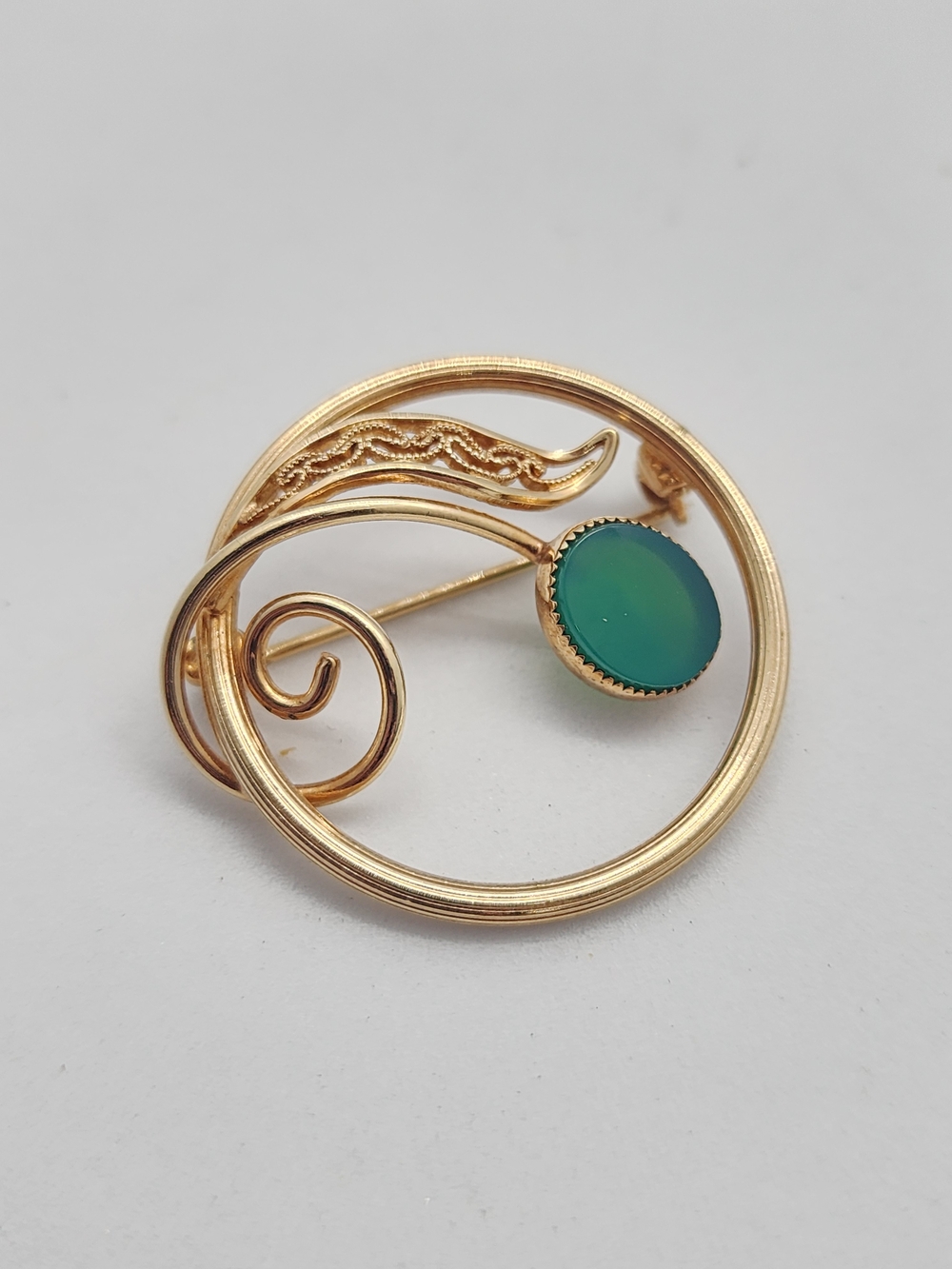Vintage Signed AMCO 14K GF Gold Filled Green Cabochon Swirl Brooch Pin